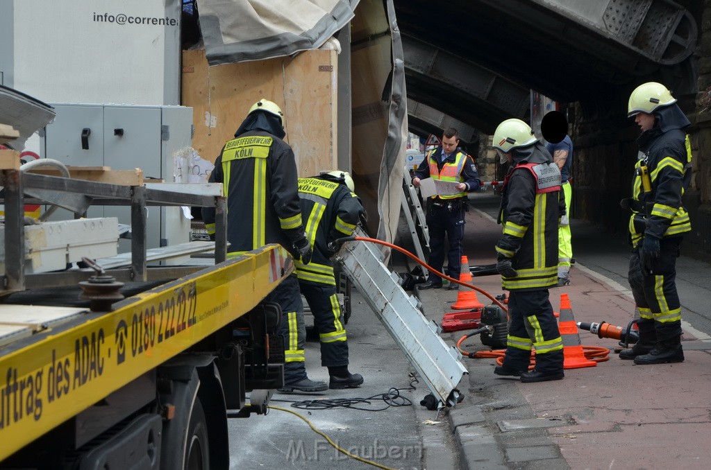 LKW Bruecke Koeln Deutz Opladenestr Deutz Muelheimerstr P110.JPG - Miklos Laubert